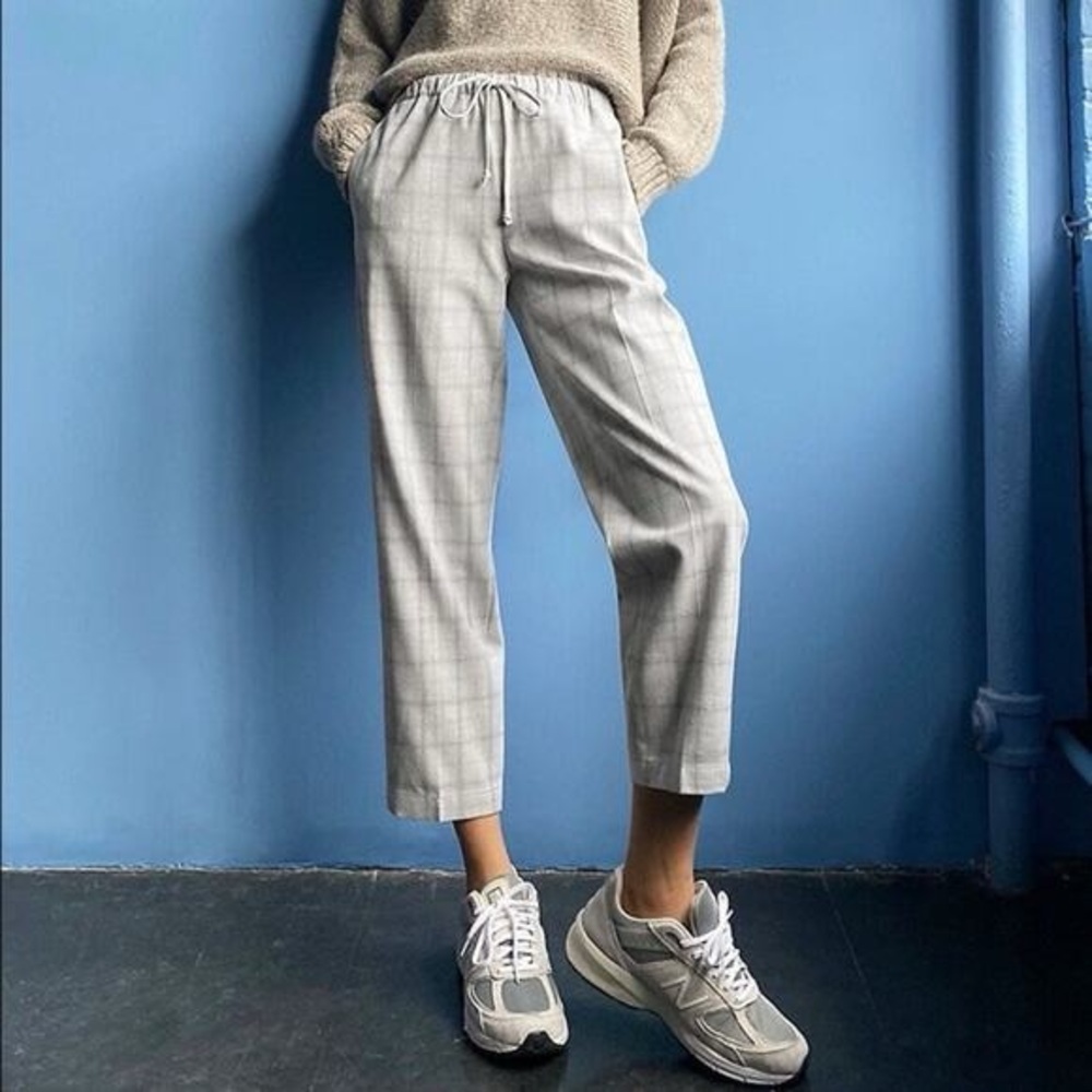 Aritzia Babaton size XS Light beige Plaid Cropped Pants Jimmy Pants